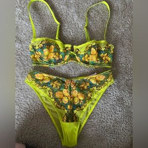 Savage x Fenty Sweetheart Lace Bra/Panty Set